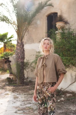 Blouse jacket with bow fastening