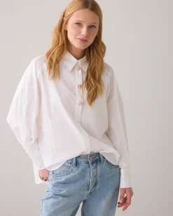 Blouse with fancy buttons