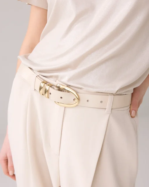Leather belt with oval buckle