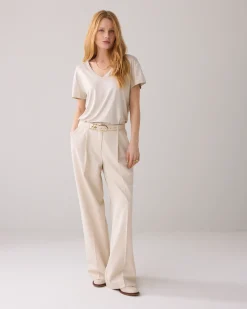 Leather belt with oval buckle