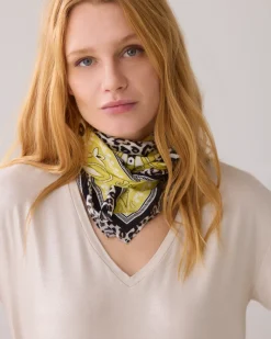 Shiny square scarf