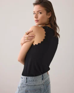 Singlet with scalloped details