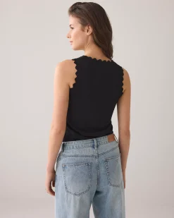 Singlet with scalloped details