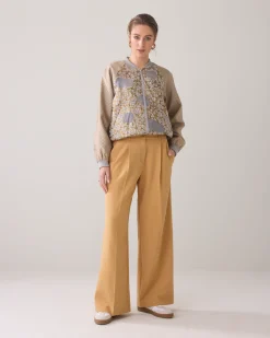 Trousers with pleated waistband